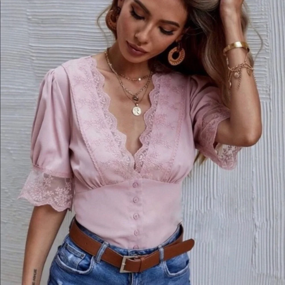 CONTRAST LACE V-NECK PUFF SLEEVES BLOUSE